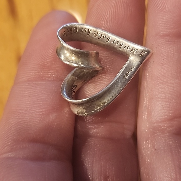Source Unknown Silver Mother Heart Necklace - Picture 1 of 3